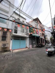 Đường Nguyễn Văn Nguyễn Phường Tân Đinhn Quận 1.