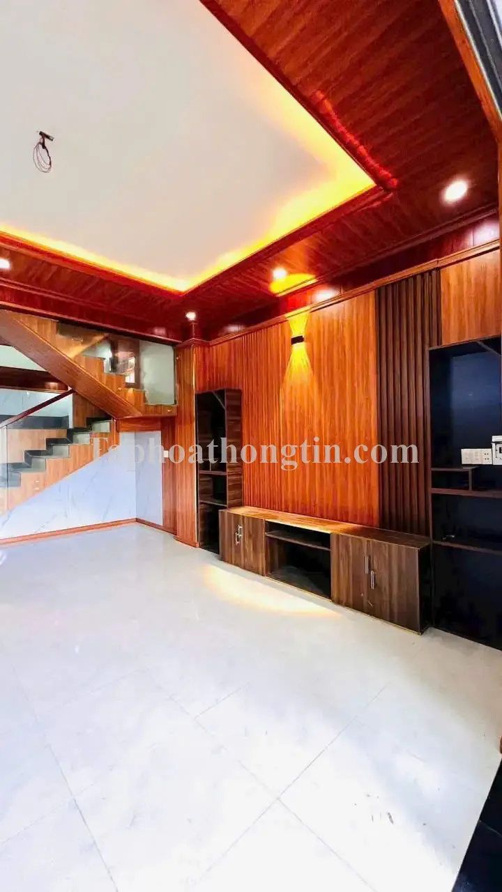 Hàng ngộp cần bán 1 trệt 1 lầu 1 tum ngay chợ changshin Thạnh Phú 2