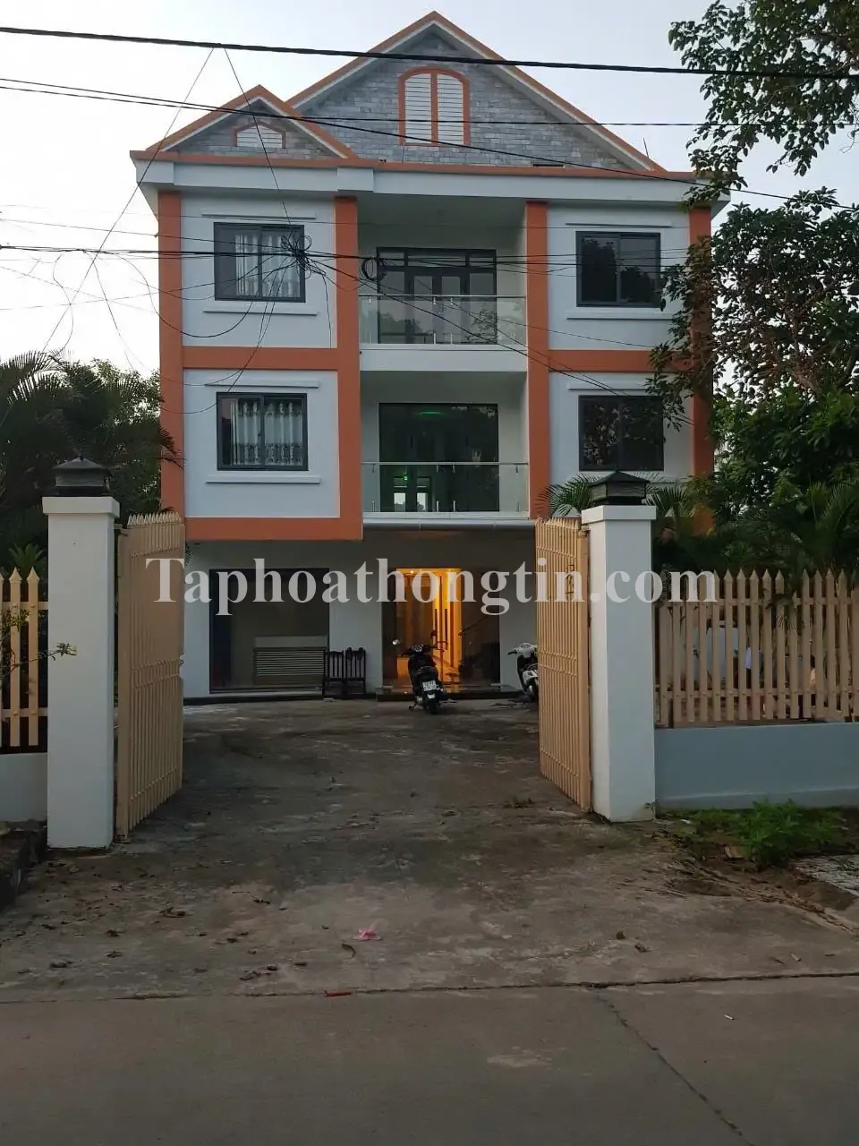 Cần bán nhà nghỉ tại Phú Quốc – mặt tiền đường lớn, kinh doanh sầm uất. Làm ăn thua lỗ, cần bán gấp, lỗ 10 tỷ. 2