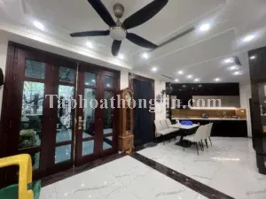 Chính chủ bán gấp nhà tại Lĩnh Nam Hoàng Mai 130m2 5 tầng 6m mặt tiền hơn 28 tỷ nhà vườn sang trọng.
