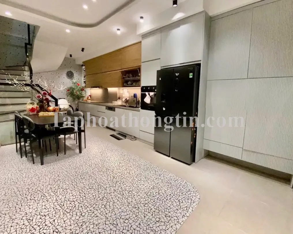 Lạc Long Quân-Tây Hồ, Nhà 52m2 x5 tầng, MT 5,4m ,rất gần Ô TÔ, Giá 9 tỷ 2
