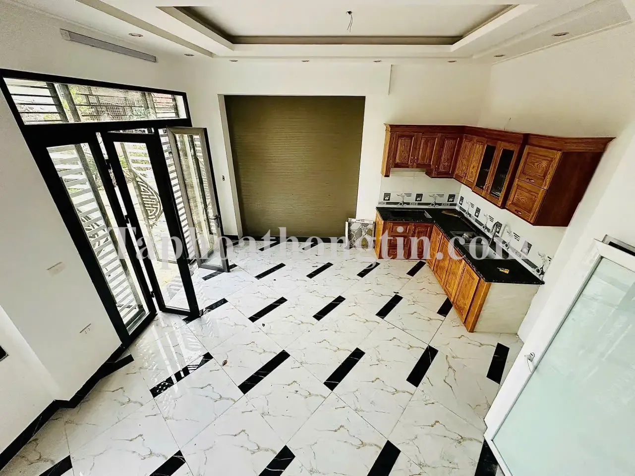 Tìm đâu 1 căn nhà đẹp hơn 2 mặt tiền rộng rãi căn góc 5 tầng xây mới ô tô đỗ cửa ngõ to thoáng KV PHÚ LƯƠNG 2