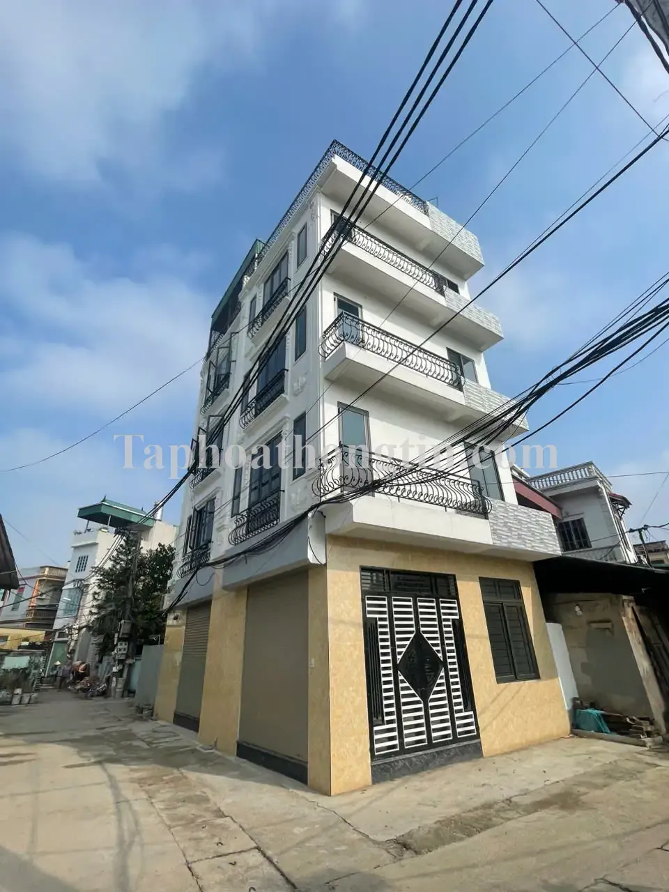 Tìm đâu 1 căn nhà đẹp hơn 2 mặt tiền rộng rãi căn góc 5 tầng xây mới ô tô đỗ cửa ngõ to thoáng KV PHÚ LƯƠNG 4