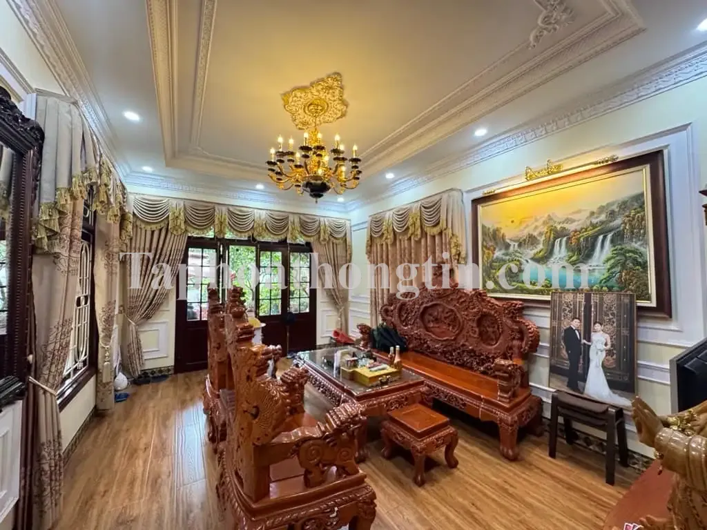 biệt thự sân vườn Cổ Linh-Bát Khối, 324m x 3 tầng, mặt tiền 10m, sân vườn gara 4 ôtô, full thổ cư 2