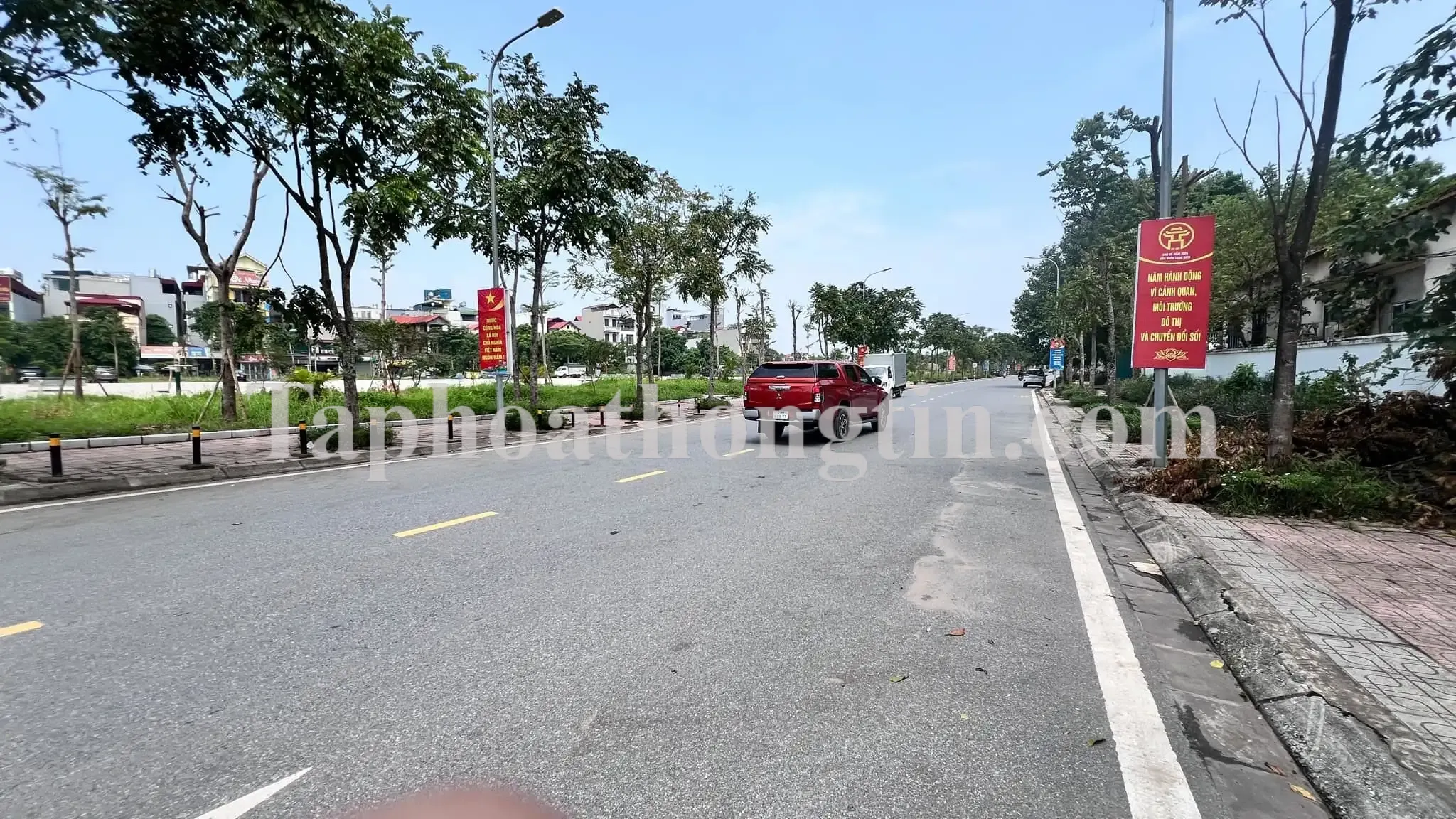 biệt thự sân vườn Cổ Linh-Bát Khối, 324m x 3 tầng, mặt tiền 10m, sân vườn gara 4 ôtô, full thổ cư