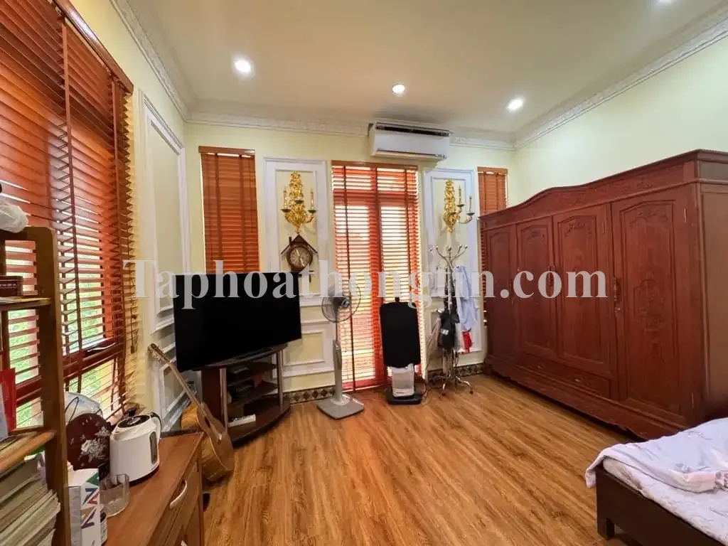 biệt thự sân vườn Cổ Linh-Bát Khối, 324m x 3 tầng, mặt tiền 10m, sân vườn gara 4 ôtô, full thổ cư 4