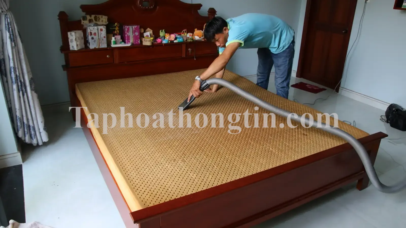 Dịch vụ vệ sinh (giặt) nệm, thảm, ghế sofa tận nhà Dịch vụ vệ sinh (giặt) nệm, thảm, ghế sofa tận nhà