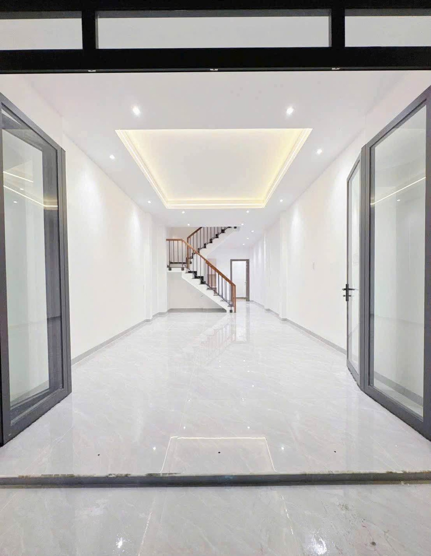 SIÊU PHẨM NHÀ ĐẸP HOÀN THIỆN – XE HƠI NGỦ TRONG NHÀ – SỔ ĐẸP VUÔNG VỨC – 60M2 – 4x15M – HẺM XE TẢI THÔNG – KHU DÂN CƯ DÂN TRÍ – AN NINH – GIÁ 6 TỶ NHỈNH XÍU 3