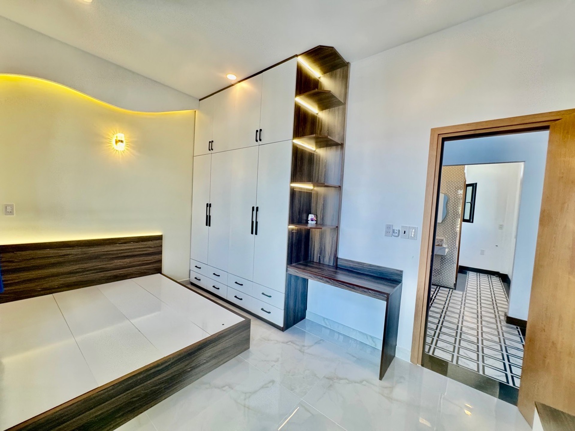 HẺM XE HƠI – HẺM THÔNG – KHU DÂN TRÍ AN NINH – NGANG GẦN 5M BỀ THẾ – NHÀ MỚI FULL NỘI THẤT VÀO Ở NGAY. 2