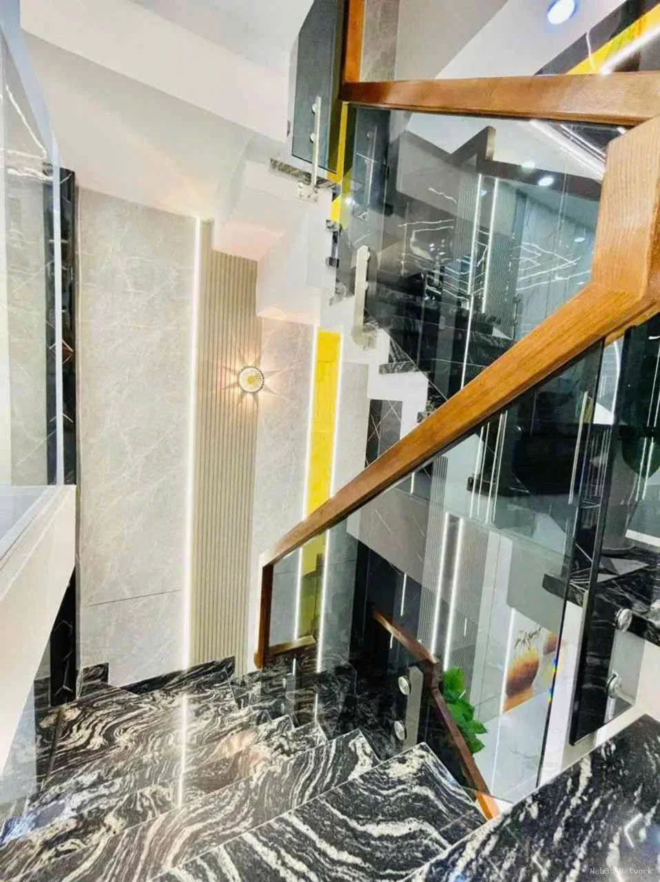 Nhà bán lô góc LVQ 2 mặt tiền thông thoáng, hẻm xe hơi né nhau thoải mái, 8,8 tỷ TL 4