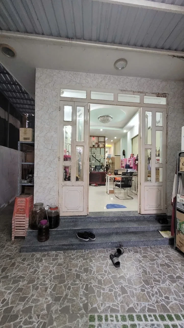 HOT – CHÍNH CHỦ CẦN BÁN NHÀ HXH, nhà có nhà xe ô tô Đường Nguyễn Văn Đậu, P 11, Q. Bình Thạnh
